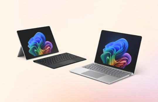 Un dispositivo Surface Laptop para empresas de color platino y un dispositivo Surface Pro para empresas con un Surface Pro Flex Keyboard de color negro.