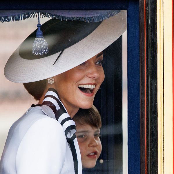 Kate Middleton i en vagn